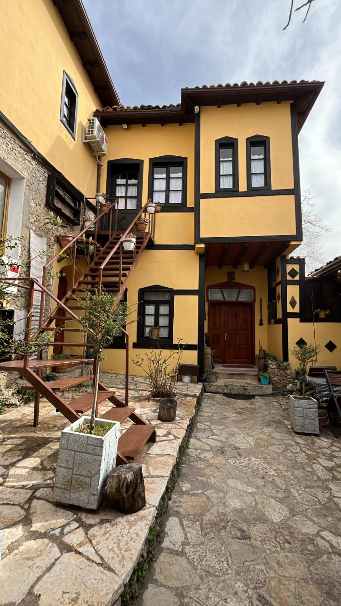 Emiliano Castle Of 2*