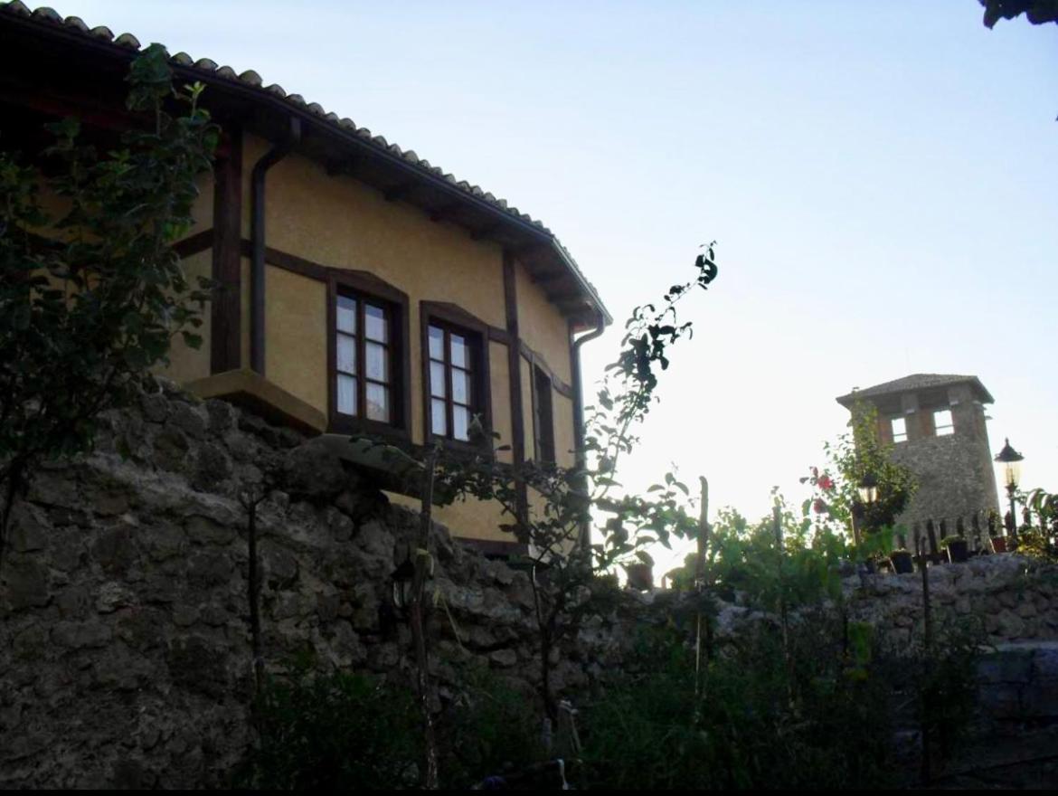 Emiliano Castle Of Pensión