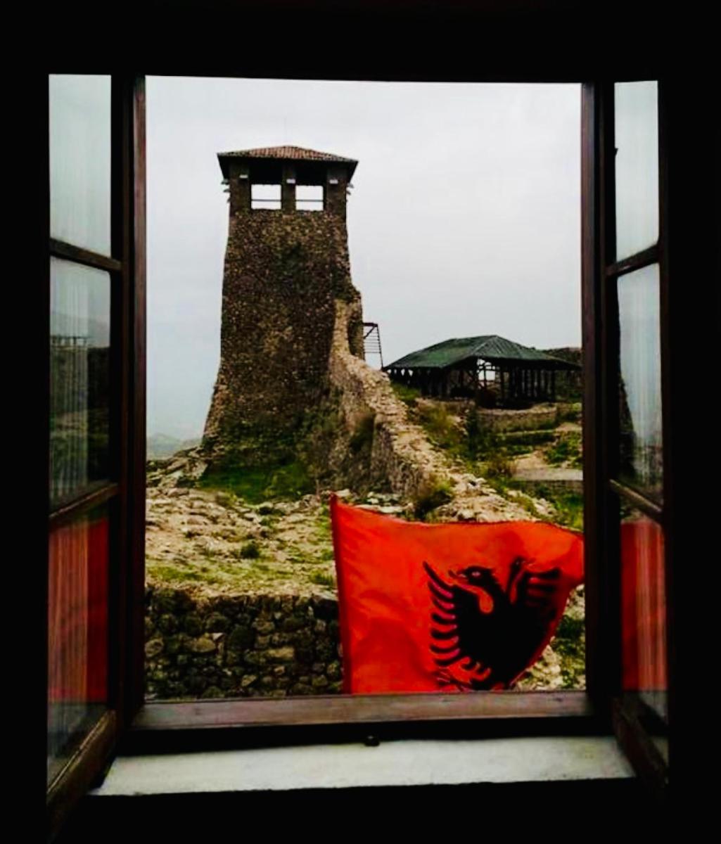 Pensión Emiliano Castle Of Krujë