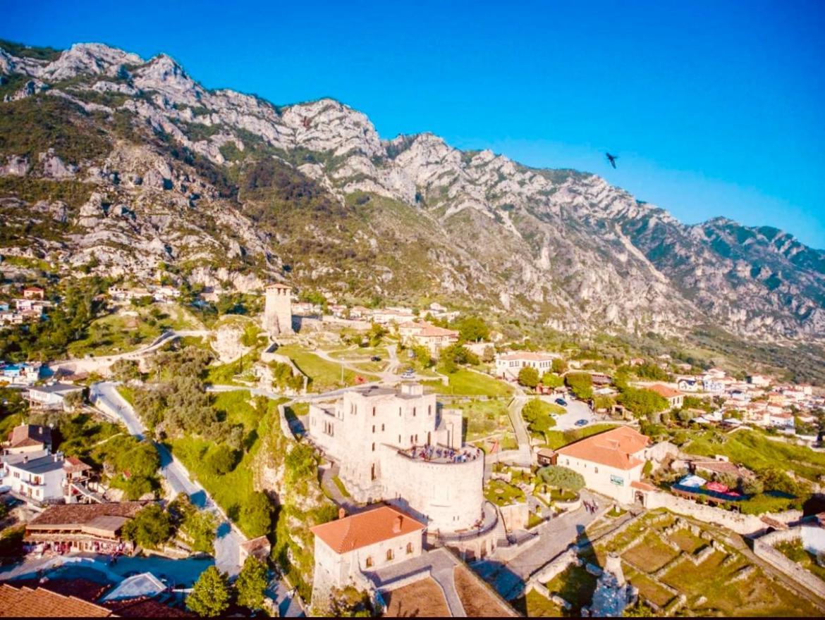 Emiliano Castle Of Pensión 2*