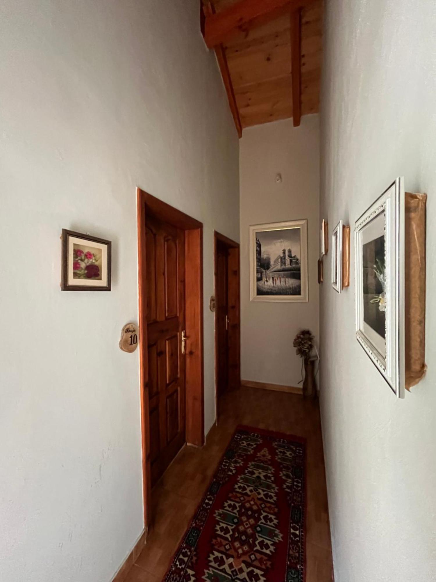Pensión Emiliano Castle Of Krujë