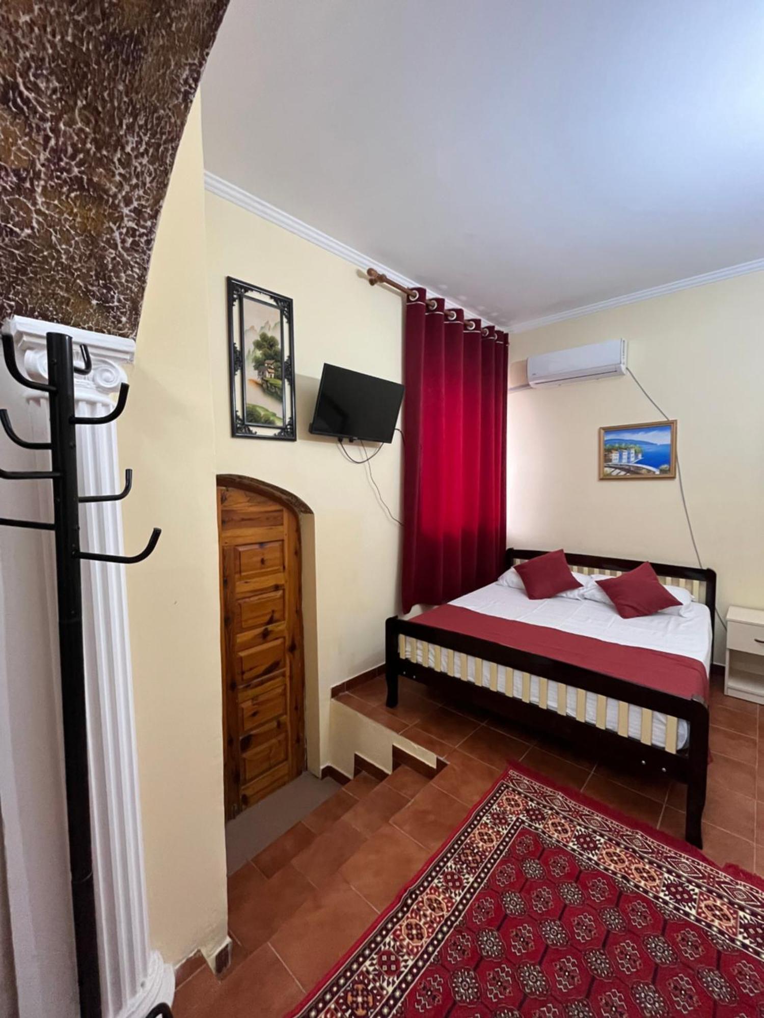 Pensión Emiliano Castle Of Krujë