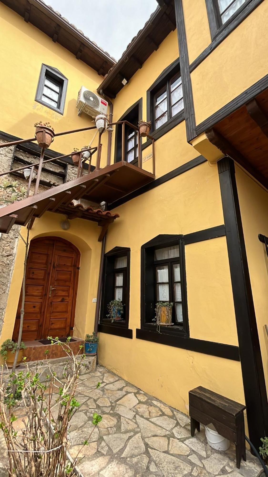 Pensión Emiliano Castle Of Krujë